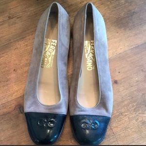 Vintage Ferragamo - Tan / Black Toe